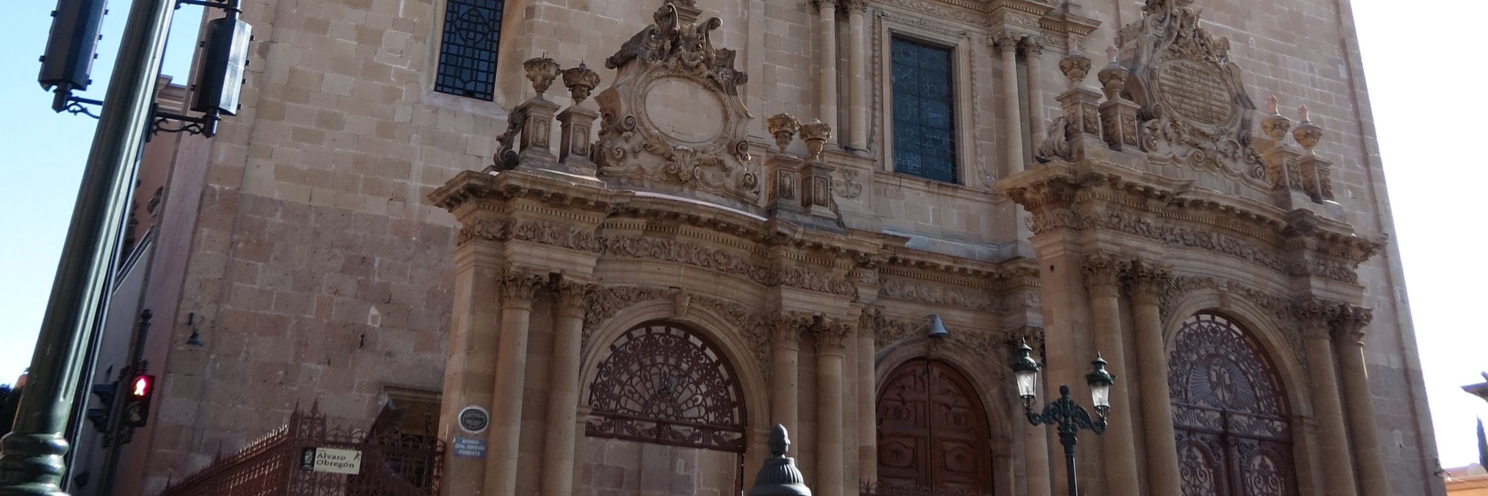 Nhà thờ chính tòa Đức Mẹ Ánh Sáng (Catedral Basilica De Nuestra Madre Santisima De La Luz, Leon)