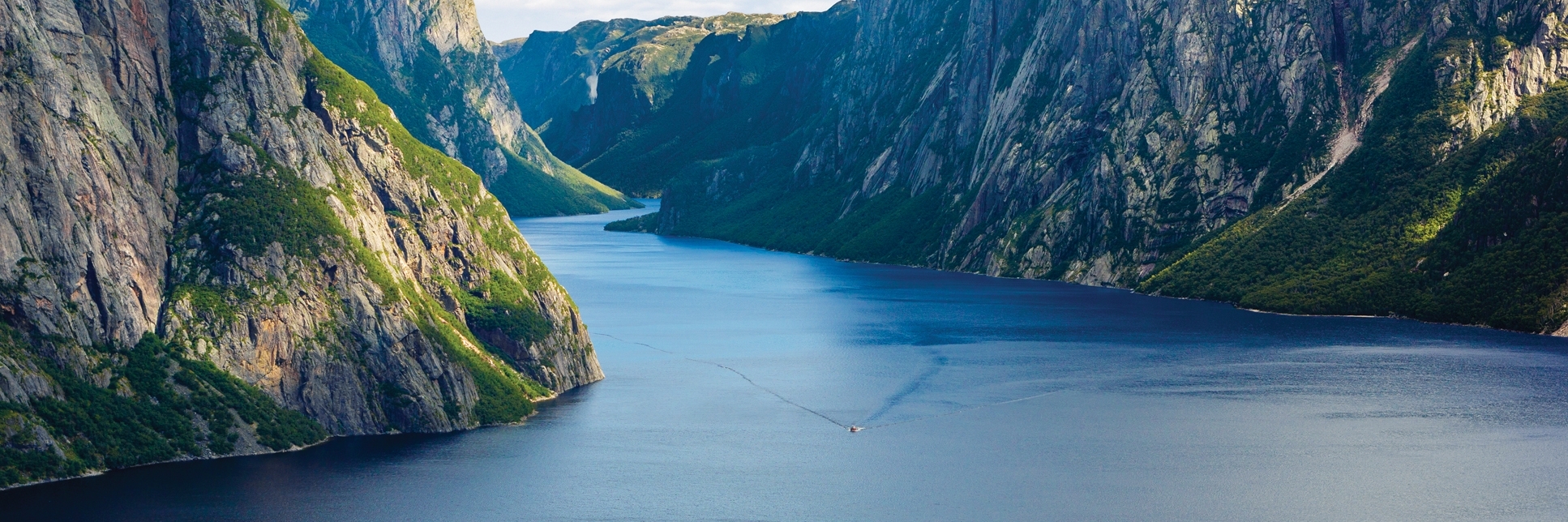 Hồ tây Brook (Western Brook Pond)