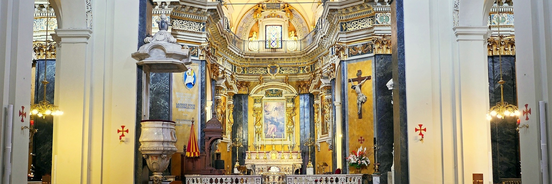 Nhà Thờ Thánh (Church Of Saint)
