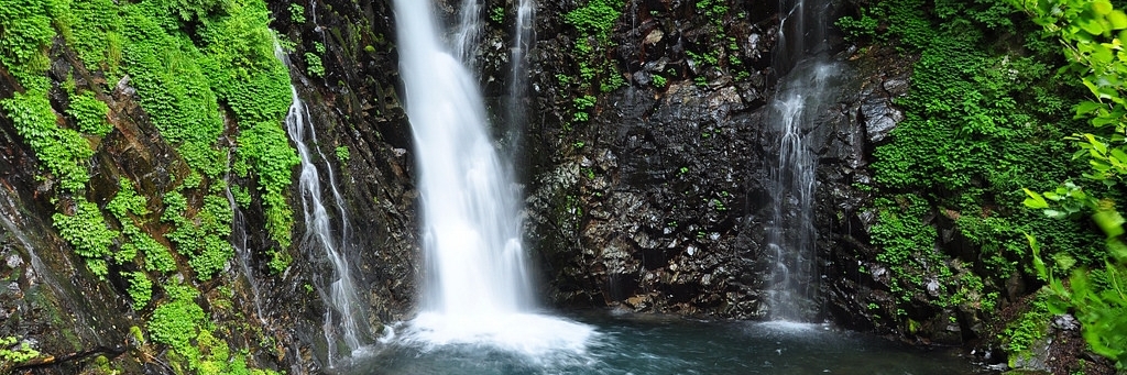 Thác Urami (Urami Falls)
