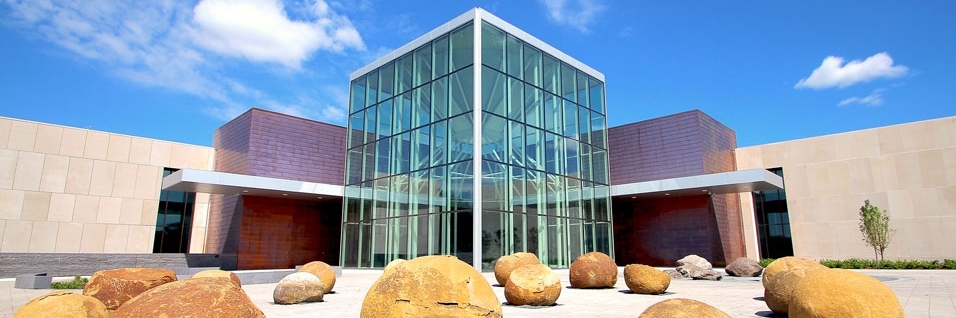 Trung Tâm Di Sản Phía Bắc Dakota (North Dakota Heritage Center)