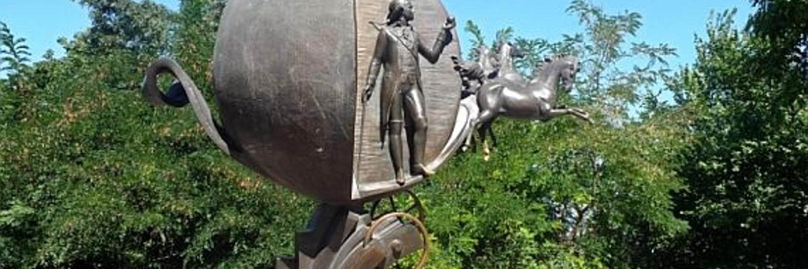 Tượng đài Paul I Orange (Paul Is Orange Monument)