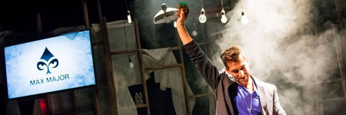 Nhà hát Max Magic (Maxs Magic Theatre)