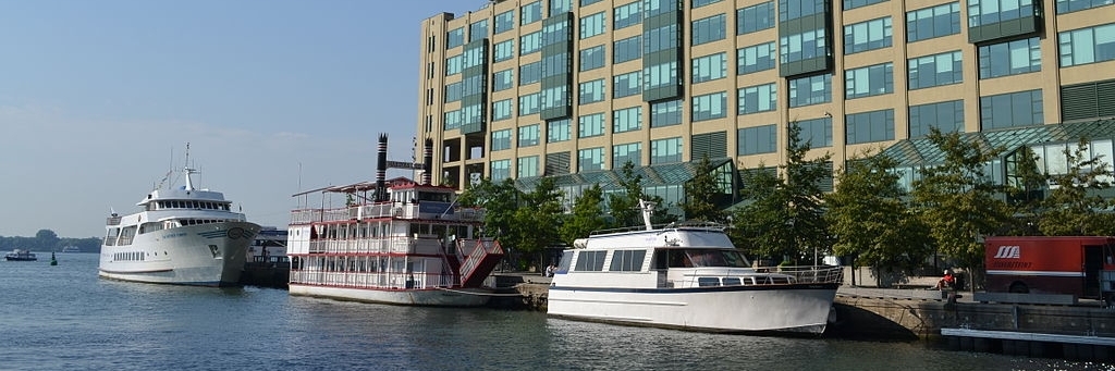 Phố cảng Queens Quay (Queens Quay Terminal)