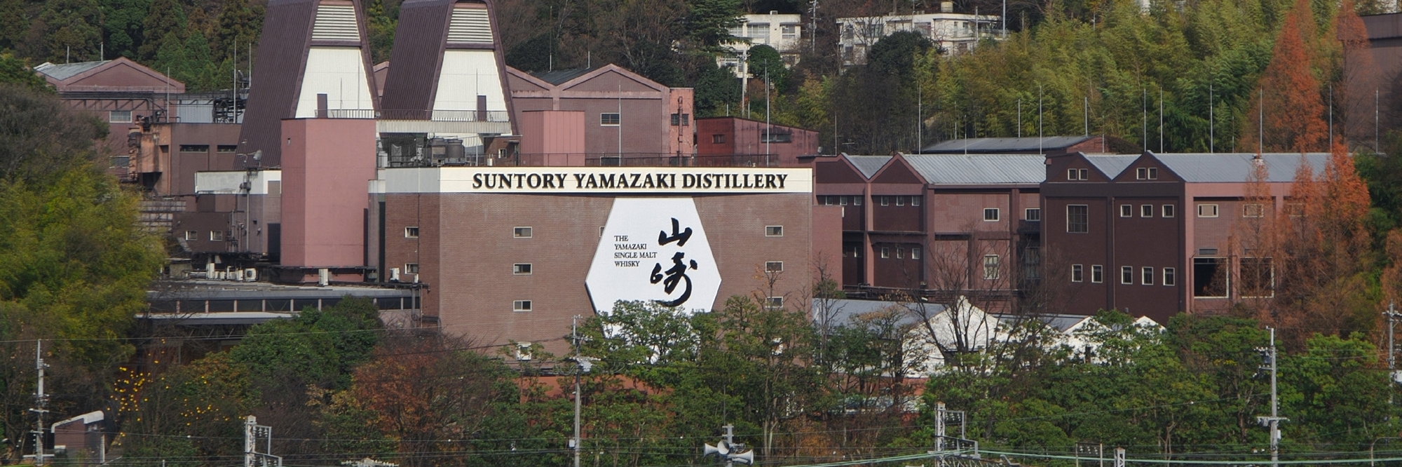 Nhà máy chưng cất rượu Suntory Yamazaki (Suntory Yamazaki Distillery)