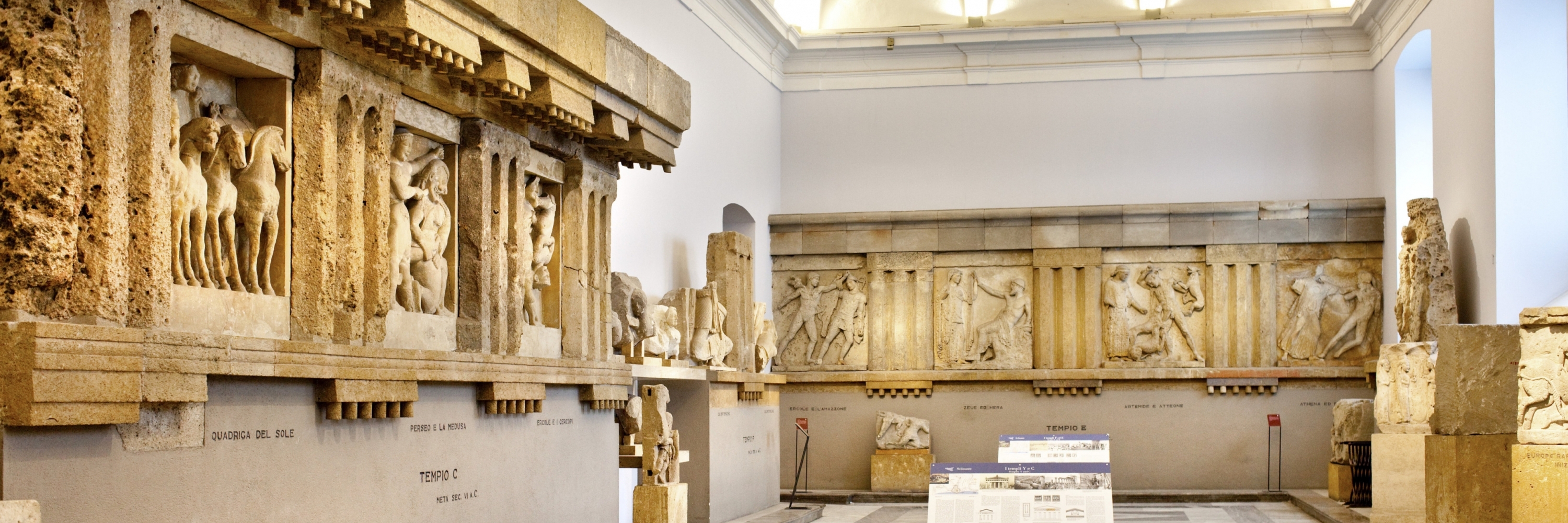 Bảo tàng Khảo cổ học khu vực Antonio Salinas  (Regional Archeological Museum Antonio Salinas)