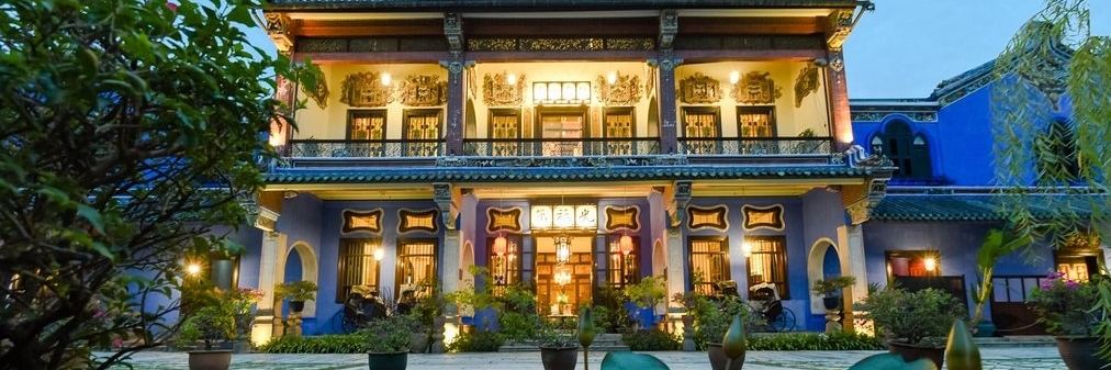 Biệt thự Xanh (The Blue Mansion)
