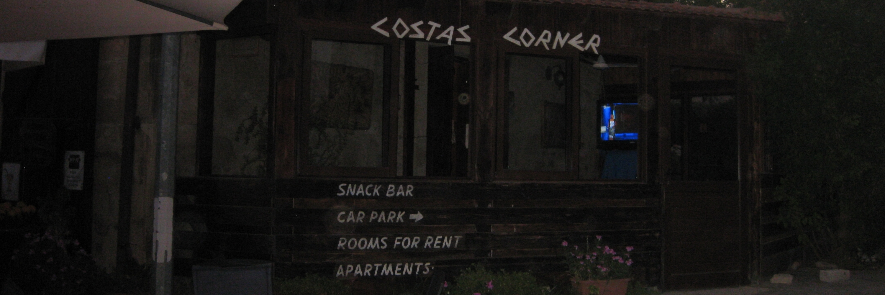 Quán ăn Costas Corner ở Polis