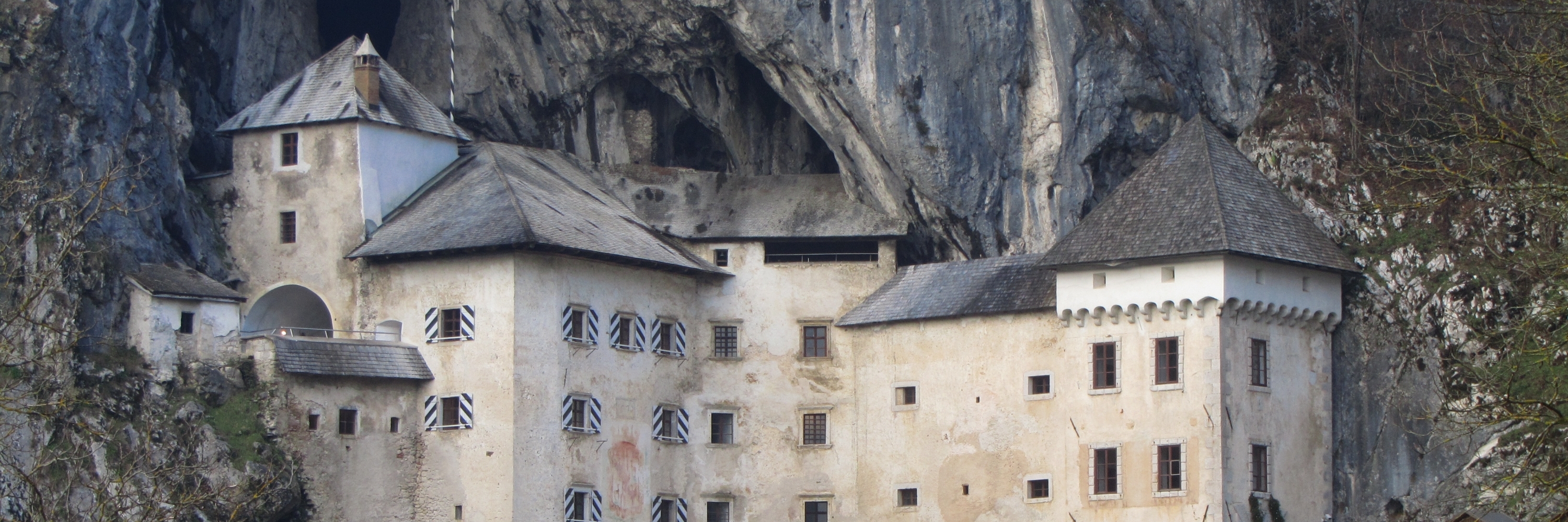 Lâu đài Predjama (Predjama Castle)