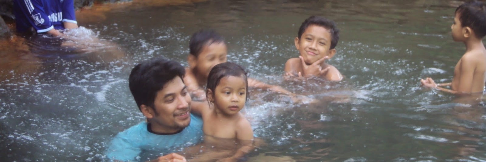 Suối nước nóng làng Tiris (Tiris Village Hot Spring)
