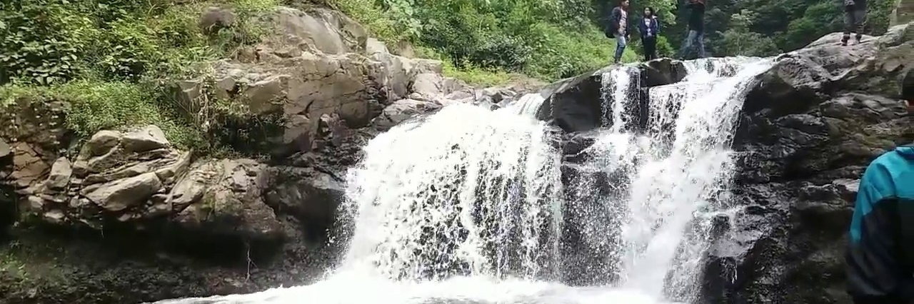 Thác nước Watu Lawang (Air Terjun Watu Lawang)