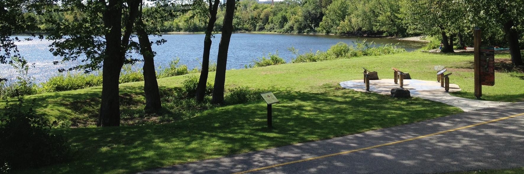 Công viên hồ Leamy (Leamy Lake Park)