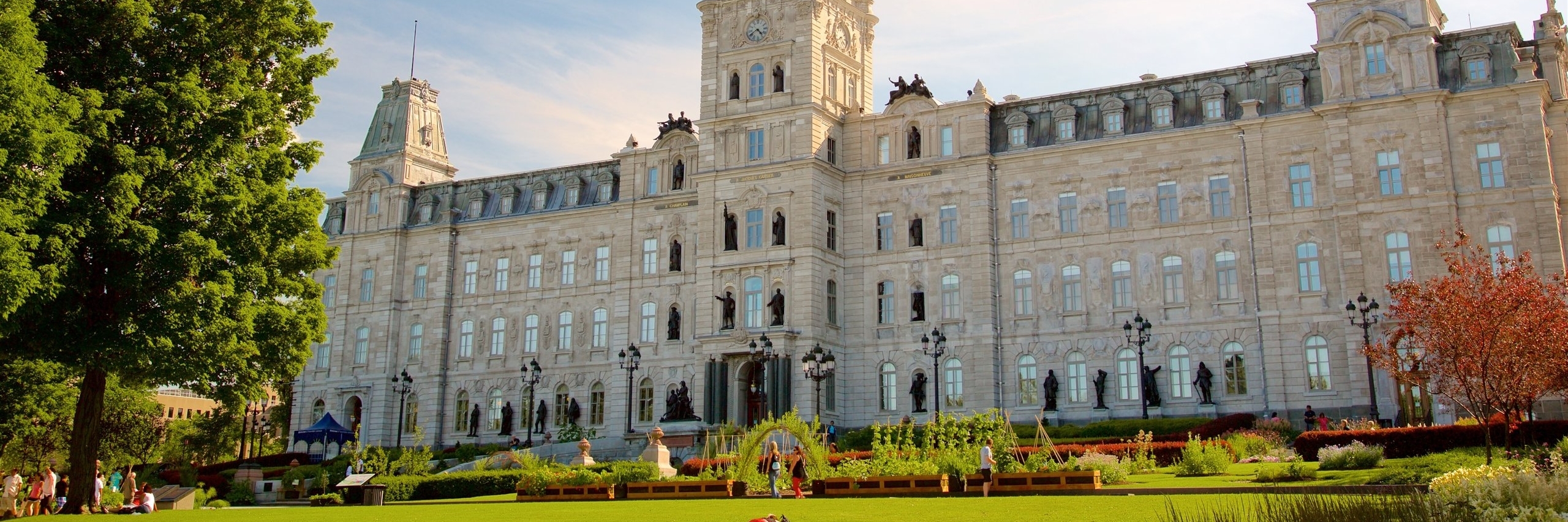 Nhà Nghị viện Quebec (Quebec Parliament Building)