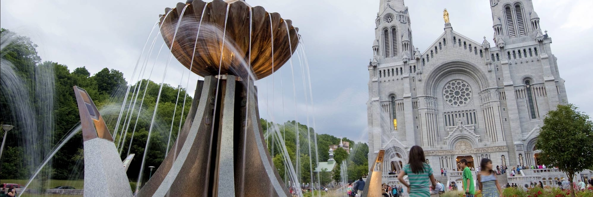 Nhà thờ St. Anne (St. Annes Cathedral)