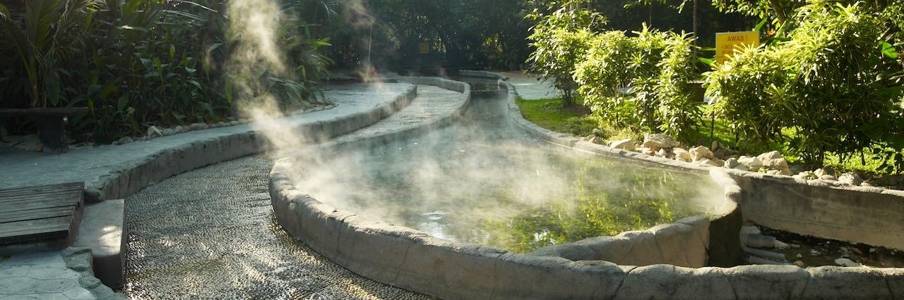 Suối nước nóng Poring (Poring Hot Springs)