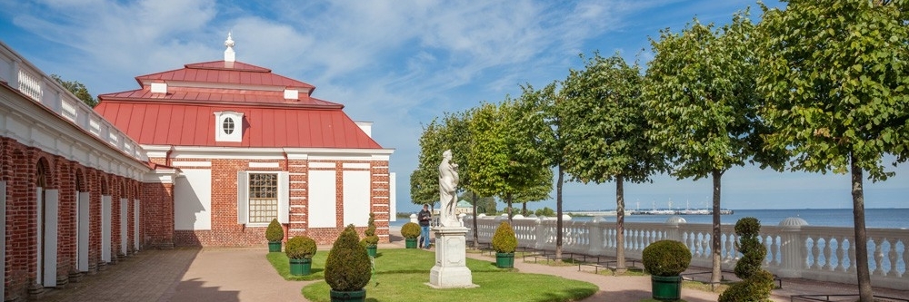 Bảo tàng Cung điện Lịch sử Monplaisir (Monplaisir Historical Palace Museum)