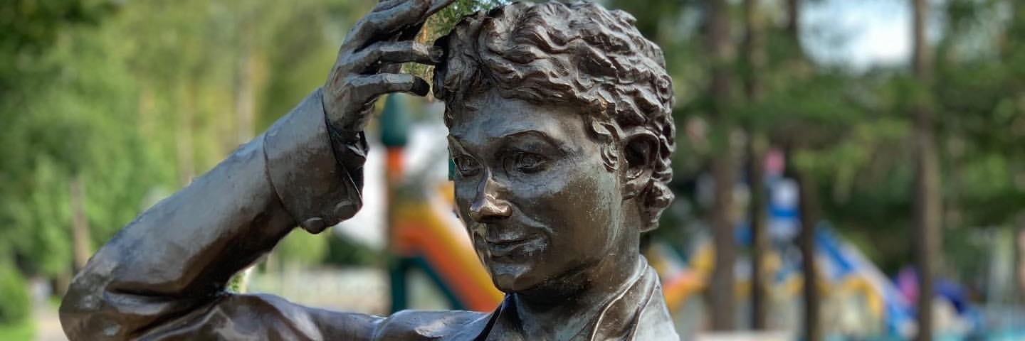 Tượng đài diễn viên Georgiy Vitsin (Monument to the Actor Georgiy Vitsin)