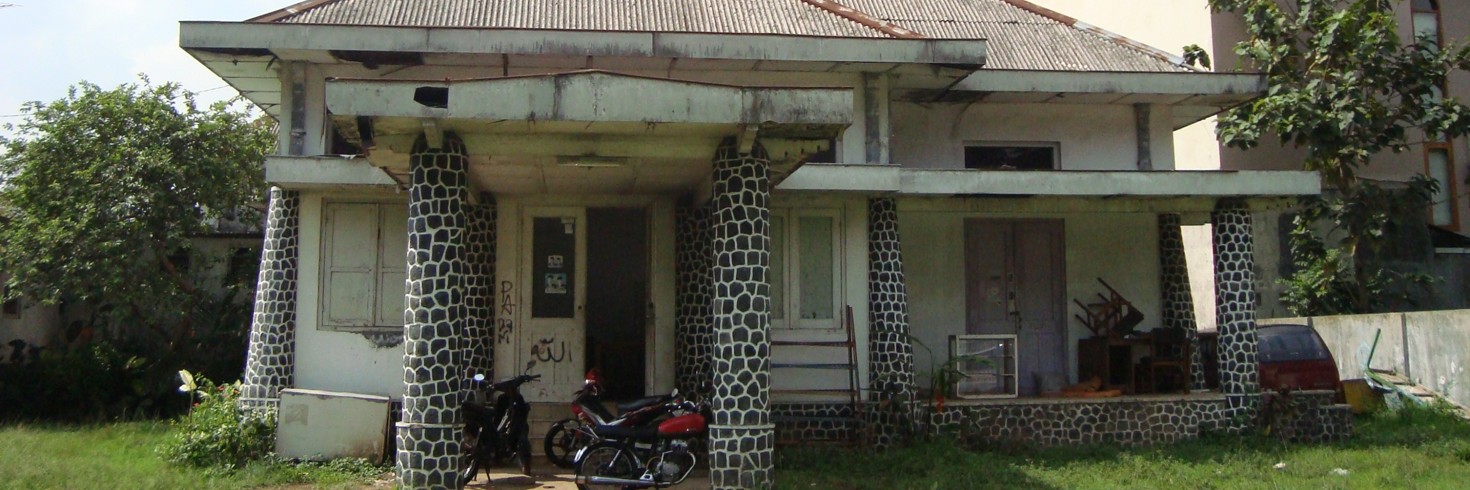 Toà nhà Pakuwon (Gedung Pakuwon)