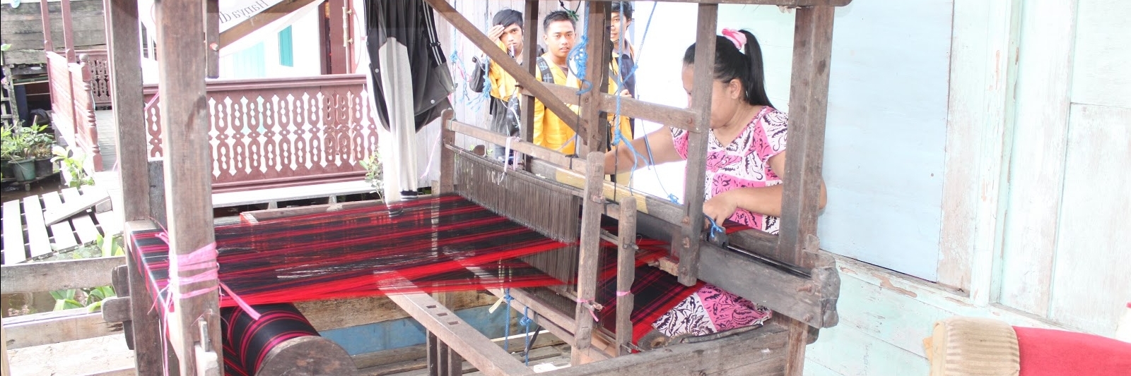 Làng dệt (Weaving Village)