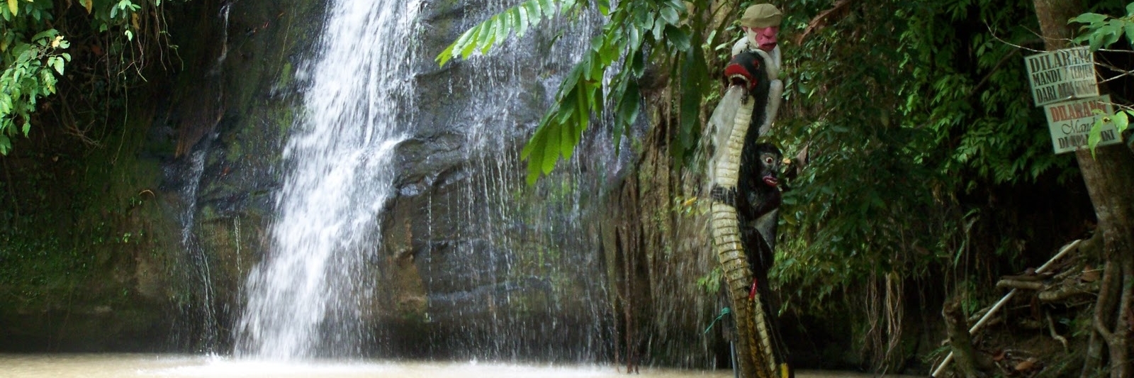 Thác nước Tanah Merah (Tanah Merah Waterfall)