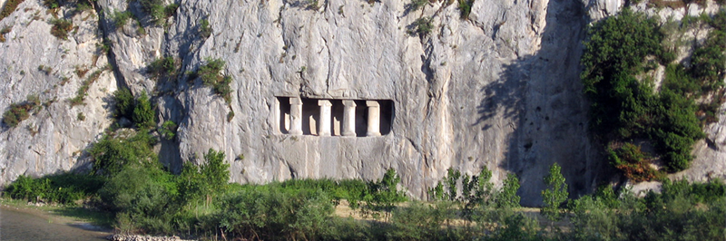 Di tích Bafra Asarkale và chạm khắc đá (The Bafra Asarkale and The Rock Graves)