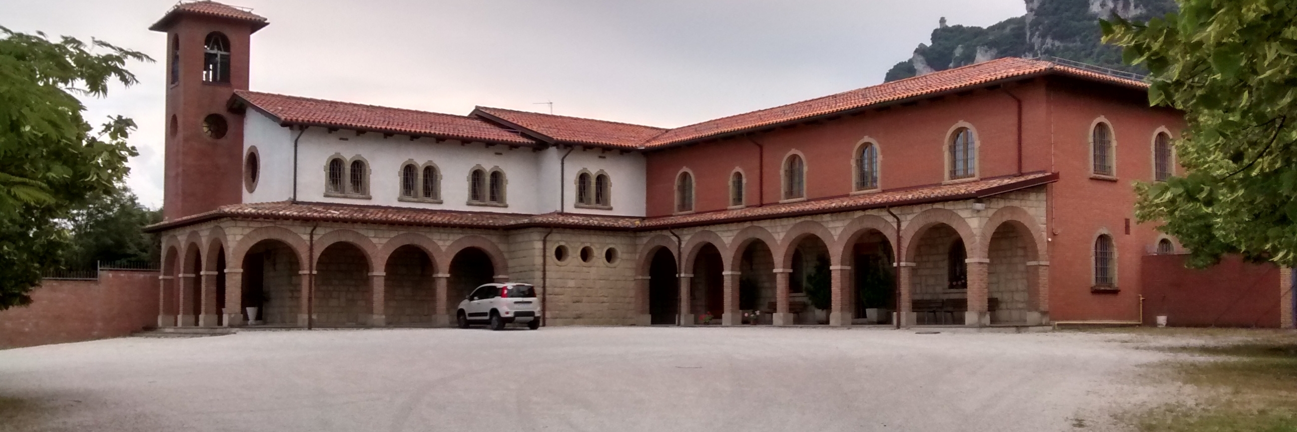 Tu viện San Chiara (Monastero di Santa Chiara)