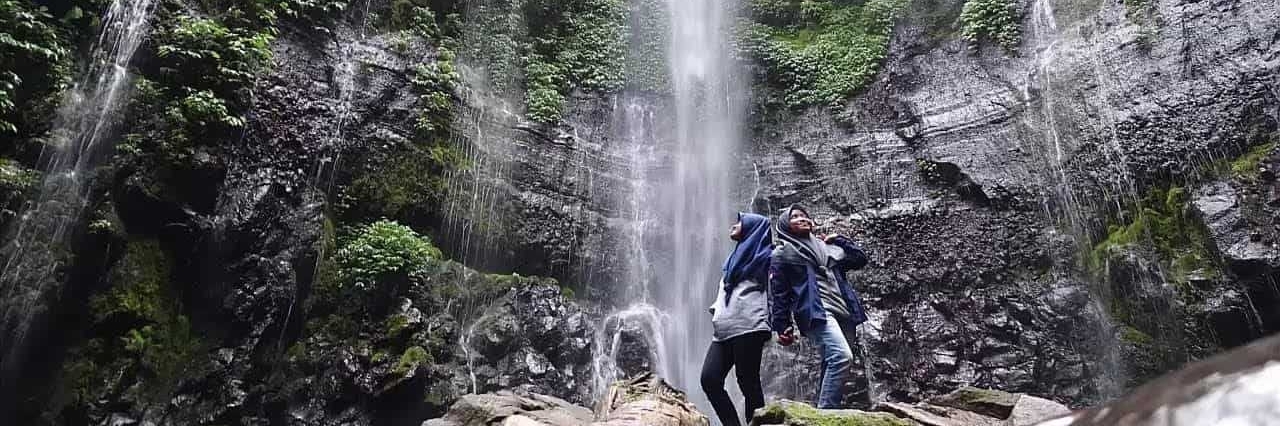 Thác nước Lawe (Air Terjun Curug Lawe)