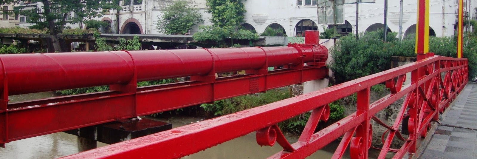 Cầu đỏ Jembatan Merah (Jembatan Merah)