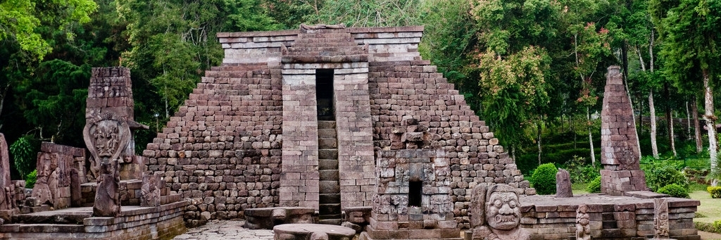 Quần thể Đền Sukuh và Đền Cetho (Sukuh Temple and Cetho Temple)