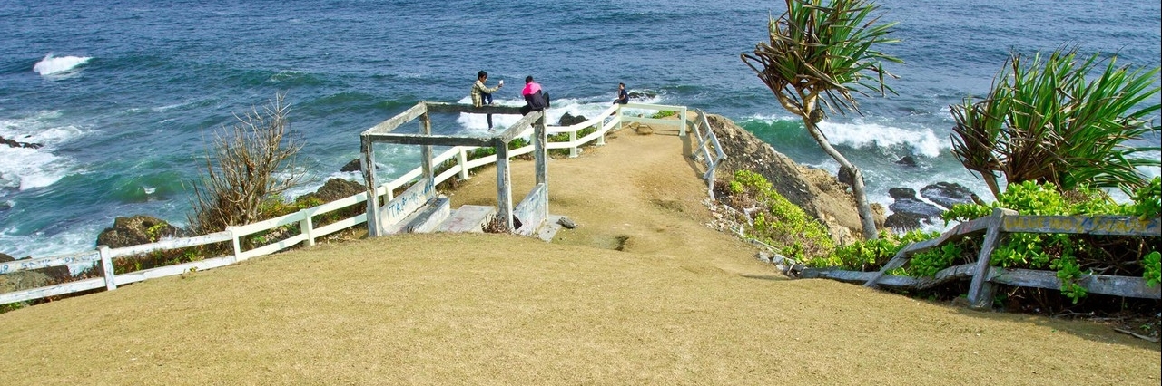 Bãi biển Karang Tawulan (Pantai Karang Tawulan)