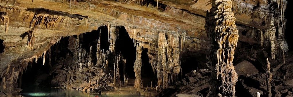 Động Law of Lawet  (Law of Lawet Cave)