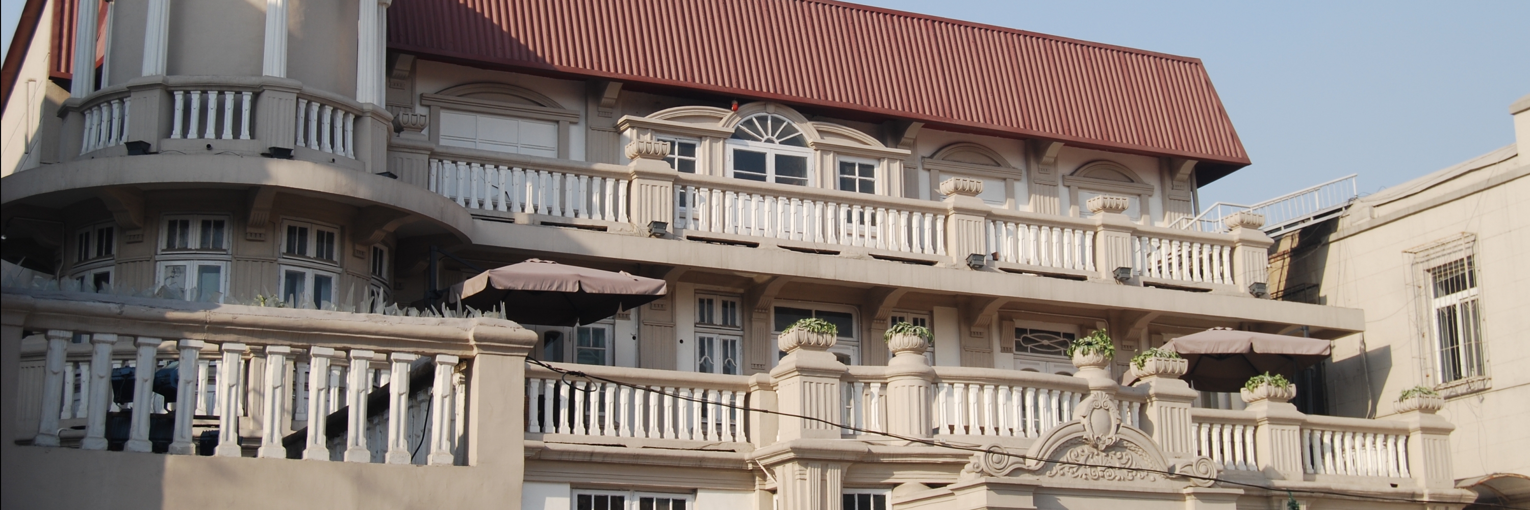 Nhà soái ca trẻ (Young Marshal House)