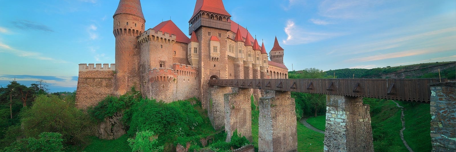 Lâu đài Corvin (Corvin Castle)