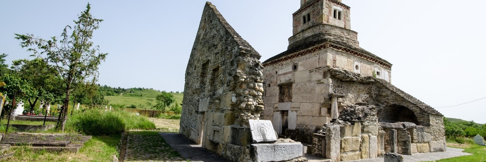 Nhà thờ Densuș (Densuș Church)