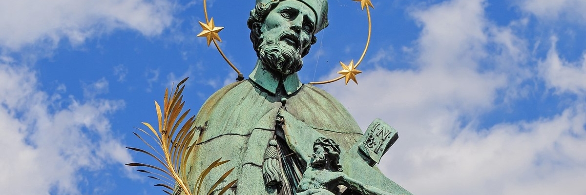 Tượng Thánh John of Nepomuk & Tượng Đức Mẹ(St John of Nepomuk & Virgin Mary Statue)