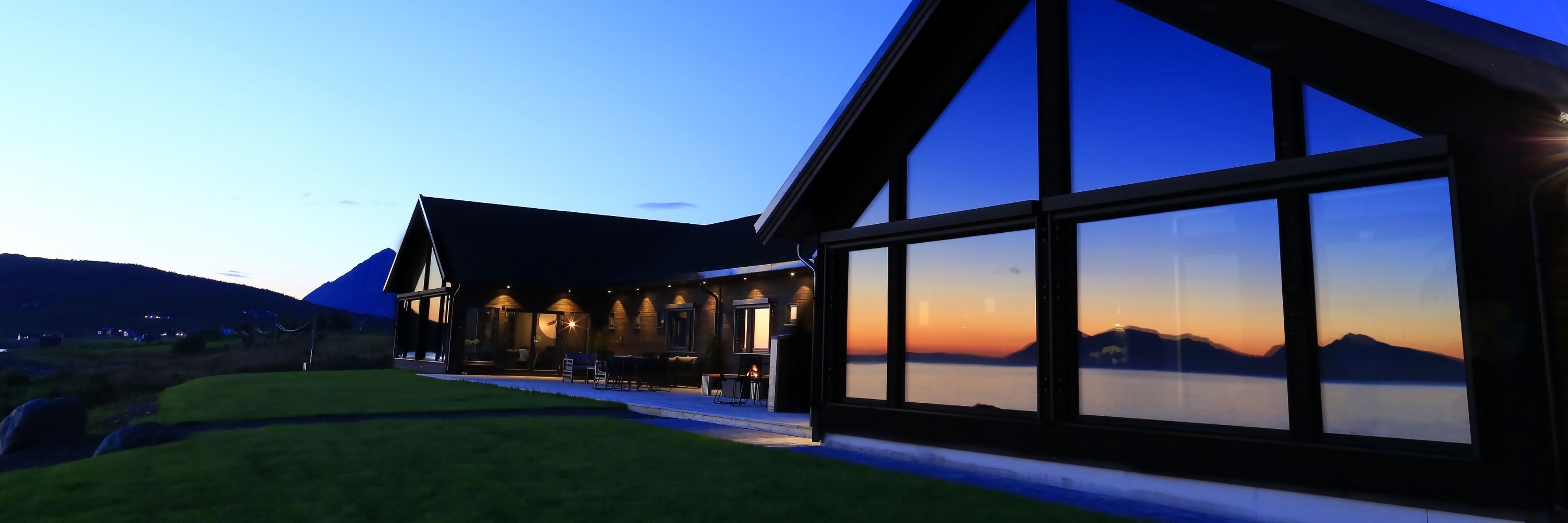 Khách Sạn The Lodge (Lyngen Experience Lodge)