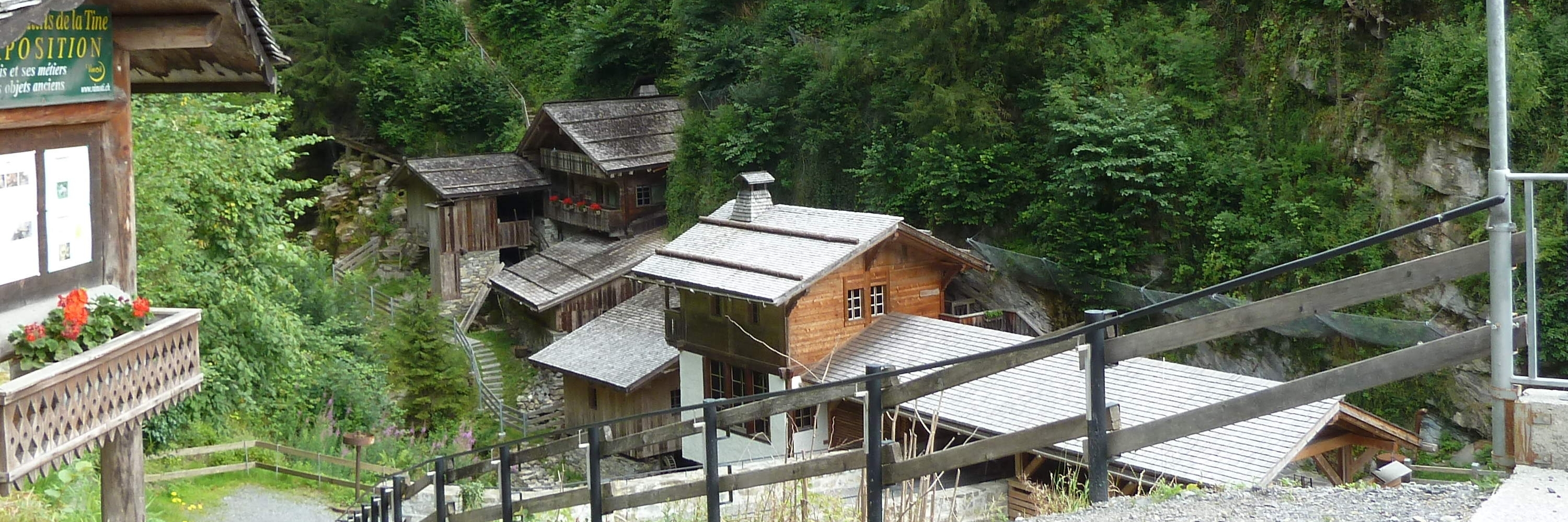 Bảo tàng Les Vieux Moulins de la Tine (Les Vieux Moulins de la Tine Museum)