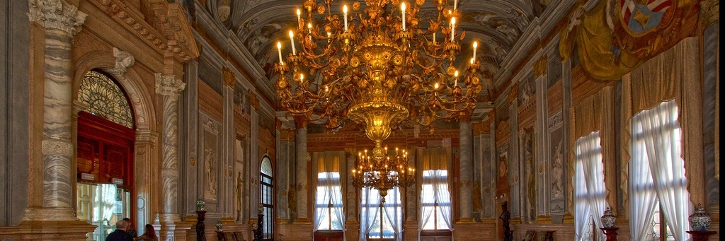 Điện Rezoni (CaRezzonico)