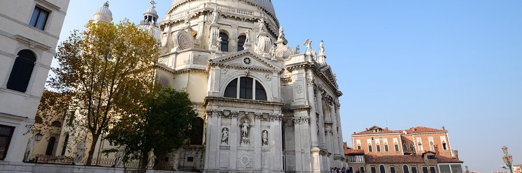 Tòa Nhà Baroque ( Chiesa di Santa Maria della Salute )