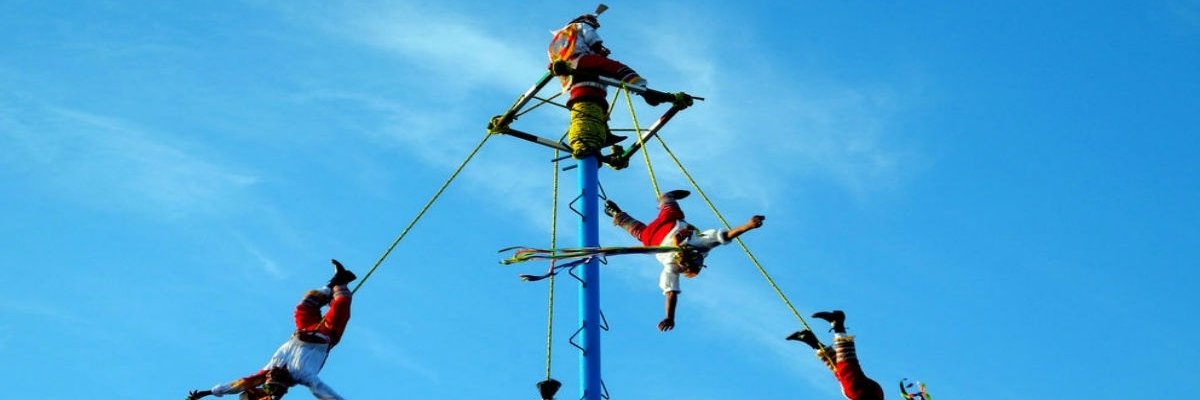 Lễ hội nhảy múa trên không ở Papantla (Los Voladores of Papantla)