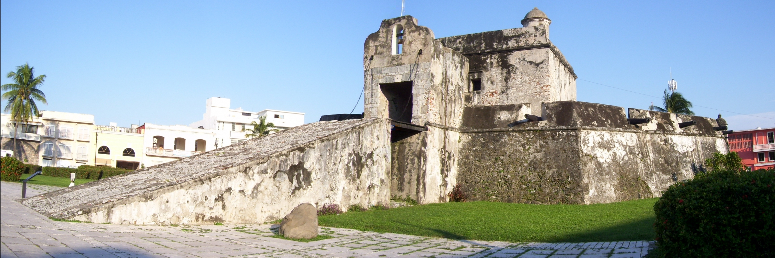 Pháo đài  Baluarte de Santiago (Fuerte Baluarte Santiago)