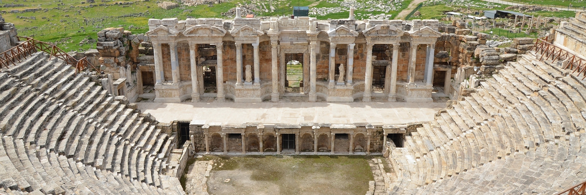 Nhà hát La Mã (Roman Theater)