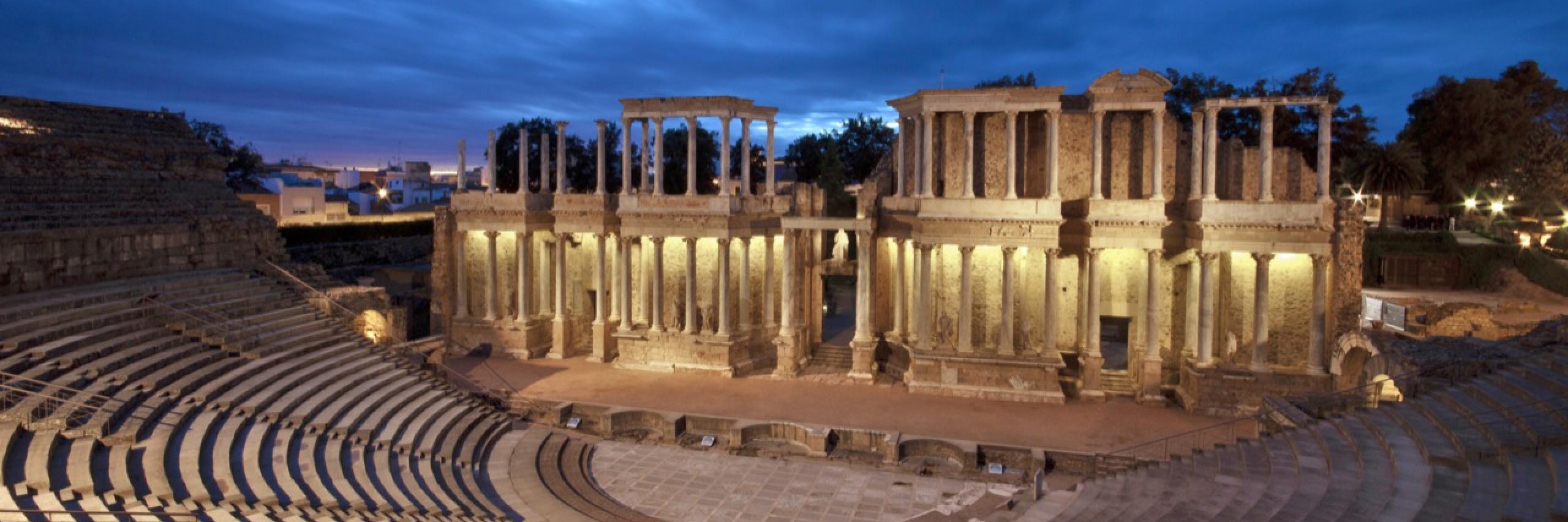 Nhà hát La Mã (Teatro Romano)