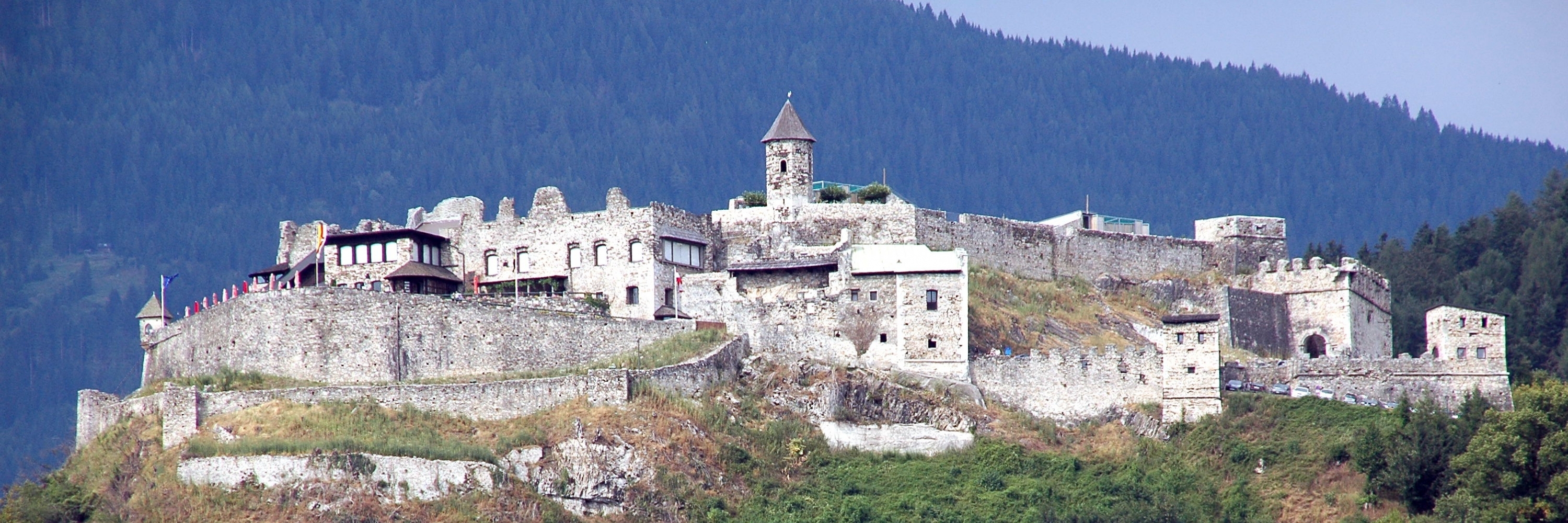 Lâu đài Landskron (Landskron Castle)