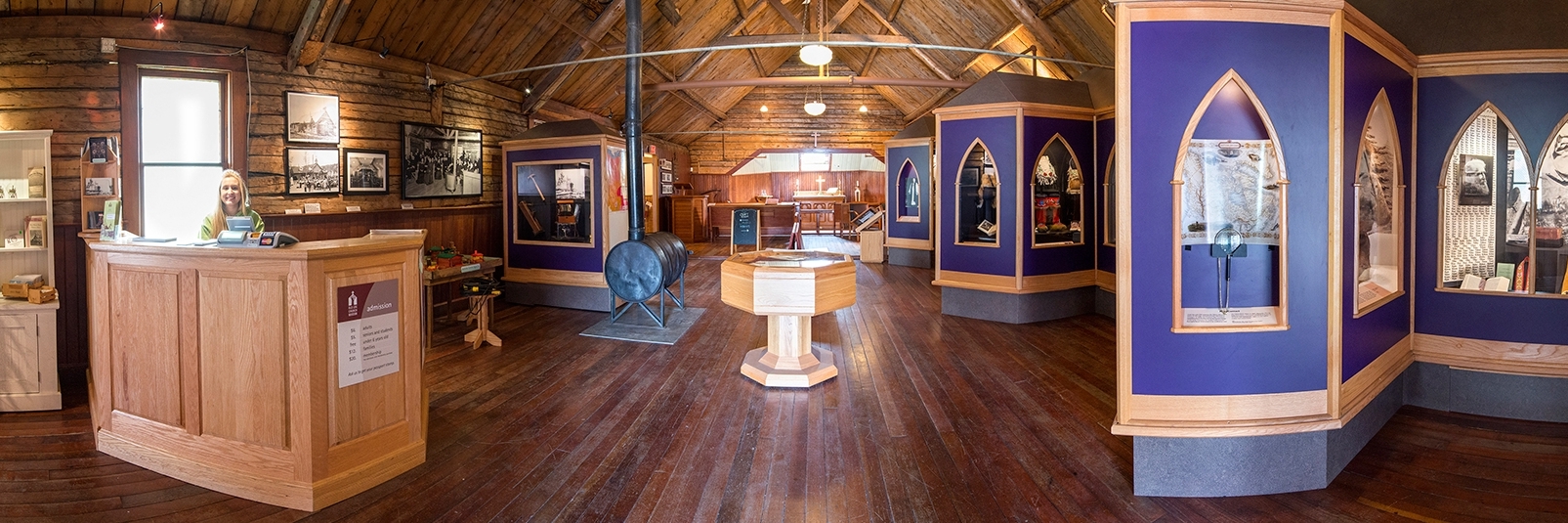 Bảo tàng Old Log Church (Old Log Church Museum)