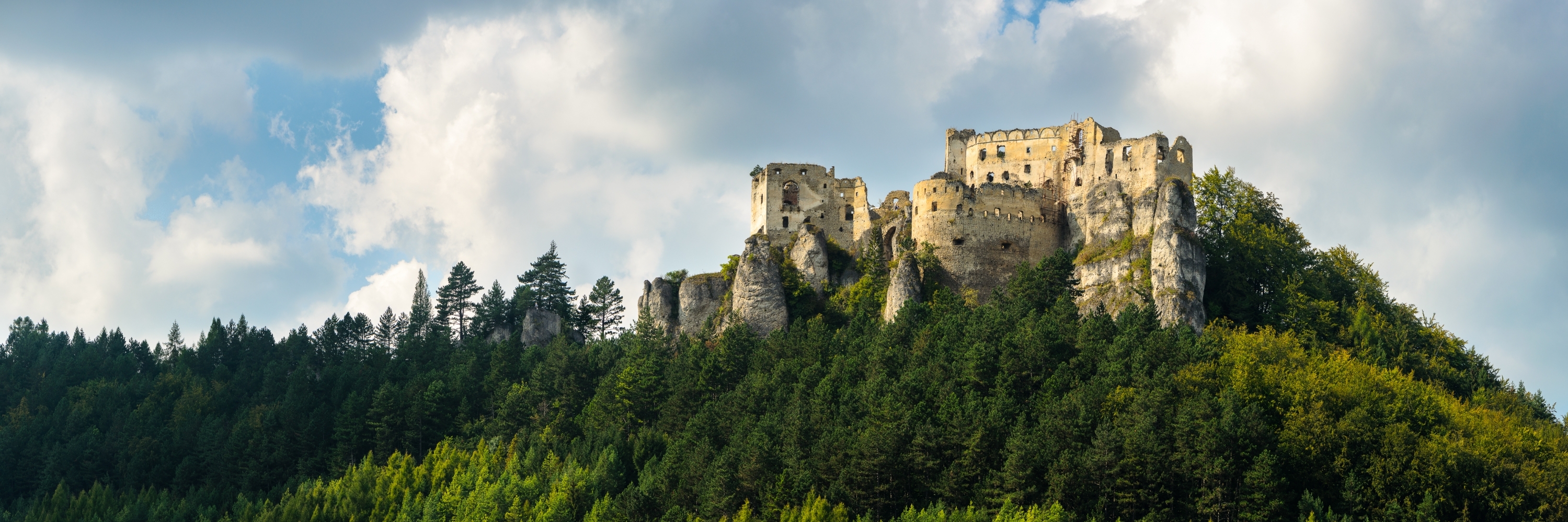 Lâu đài Lietava (Lietava Castle)