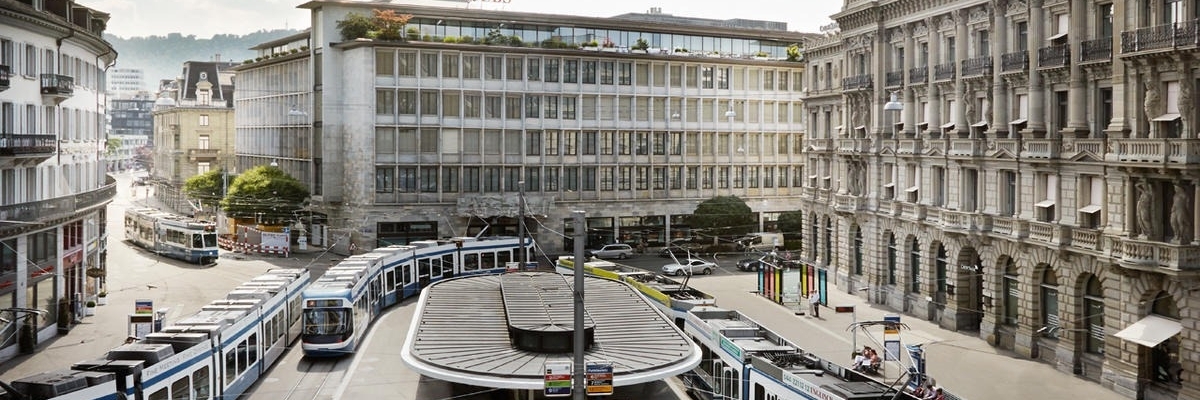 Quảng trường Paradeplatz (Paradeplatz Square)